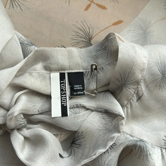 💨Light & flowing Oversize TopShop Semi sheer Vintage Blouse with tie neckline💨 - Picture 5 of 8